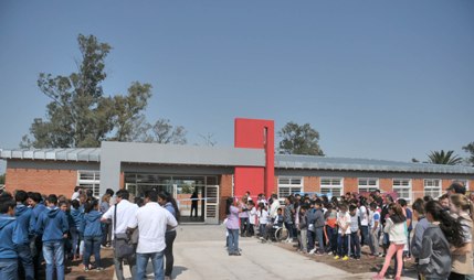 Capitanich inaugur el edificio de la Escuela Especial N 42 y la