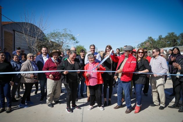 En Hermoso Campo el gobernador entreg t tulos de propiedad