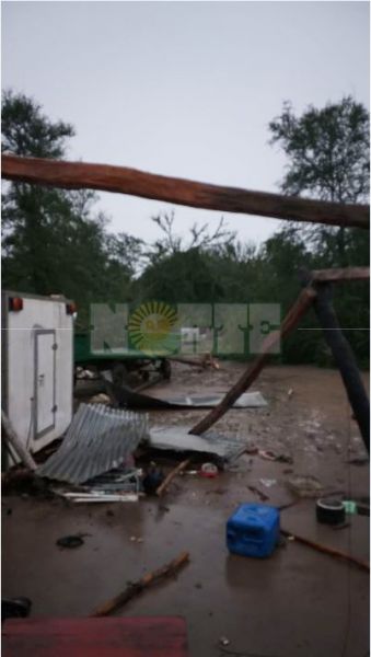 Tornado arras con un campo en Chaco ChacoFederal